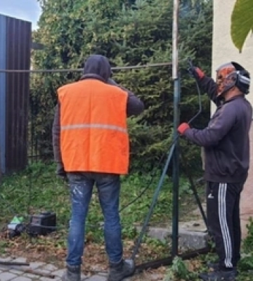 У Луцьку мунвартівці змусили демонтувати огорожу біля залитих бетоном 400-річних підземель у Старому місті 