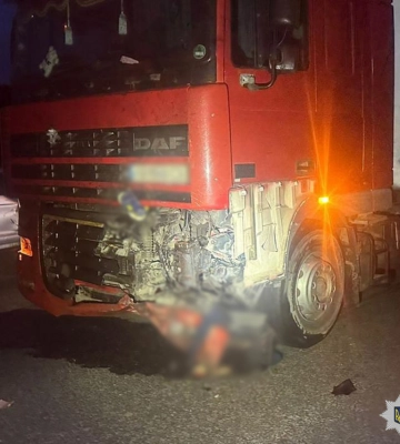 Дві вантажівки та автівка втрапили у ДТП на Черкащині: є загиблий