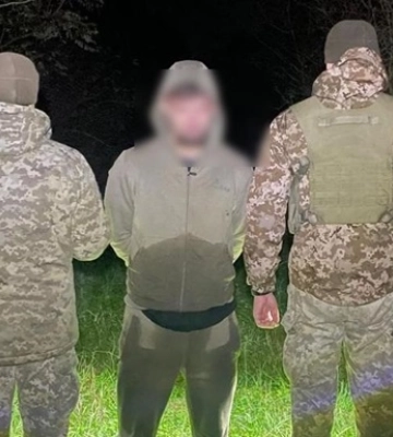 Прикарпатець, який дорогою в Угорщину заблукав на болоті, подзвонив і здався прикордонникам