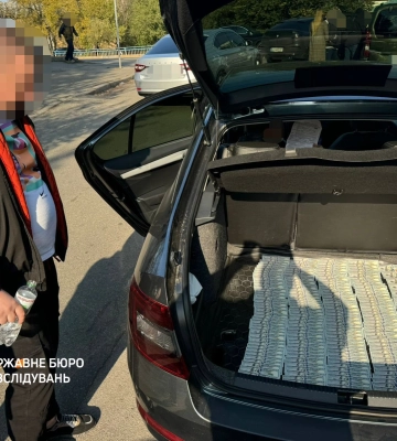 ДБР заявило про викриття працівників Голосіївського РТЦК Києва, які за хабарі допомагали тисячам ухилянтів