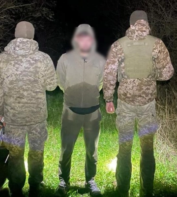 Прикарпатець, який дорогою в Угорщину заблукав на болоті, подзвонив і здався прикордонникам