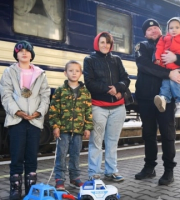 На Запоріжжі з-під обстрілів евакуювали сім’ю з трьома дітьми