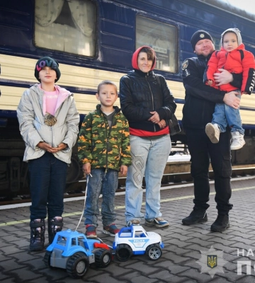 На Запоріжжі з-під обстрілів евакуювали сім’ю з трьома дітьми