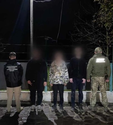 На Закарпатті у горах прикордонники зупинили «мандрівників»