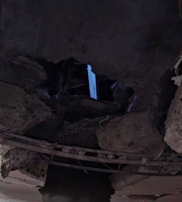 У Херсоні вранці снаряд влучив у багатоквартирний будинок: влада показала наслідки