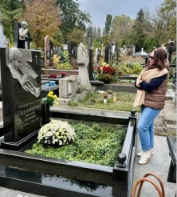 "Єдиний": співачка з Буковини Софія Ротару приїхала на могилу чоловіка в Києві