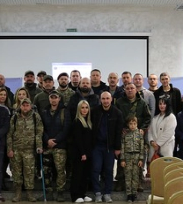 Підтримка ветеранів: &quot;Українські вертольоти&quot; вручили в Ірпені цінні подарунки Героям