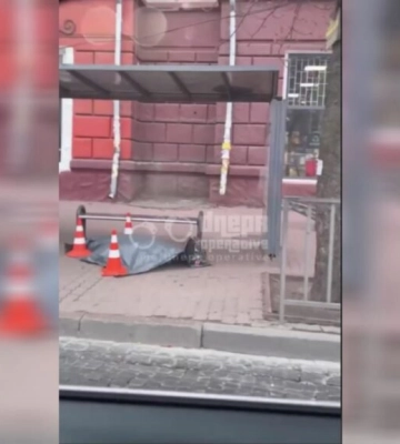 У Дніпрі на зупинці громадського транспорту помер чоловік: деталі трагедії
