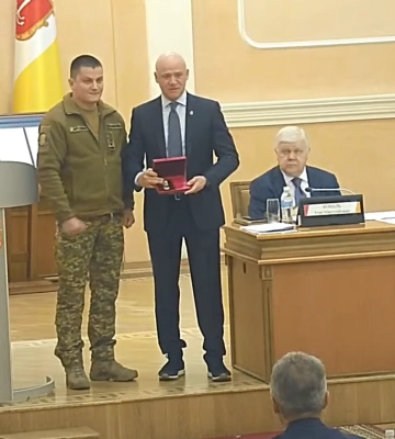 Мэр Одессы Труханов получил медаль от Нацгвардии: за что наградили (видео)