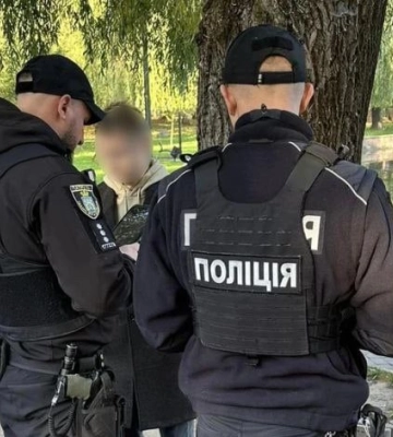 В Івано-Франківську хаскі загризла чорного лебедя. Господаря мобілізували