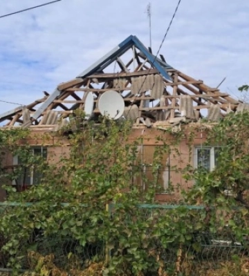 Ворог атакував Нікопольський район артилерією та дронами - є поранений, пошкоджені будинки