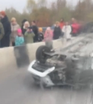 На трасі у Рівненському районі авто перекинулося на дах (ВІДЕО)