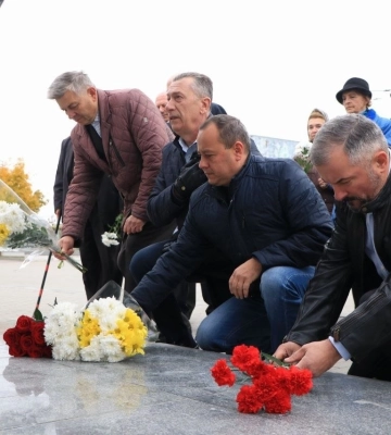 В честь 81-й годовщины освобождения города от фашистских захватчиков в Днепре почтили память павших Героев