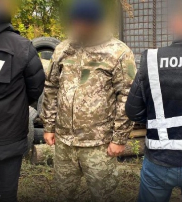 За $8 тисяч обіцяв допомогти з бронюванням від мобілізації: на Львівщині затримали військового посадовця