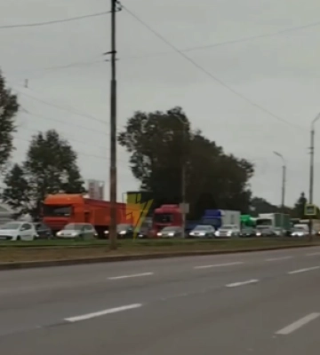 Кілометри &quot;паралізованих&quot; автівок: у Дніпрі утворився масштабний затор