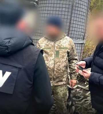 8 тисяч доларів за бронювання від військової служби – поліцейські Львівщини затримали зловмисника