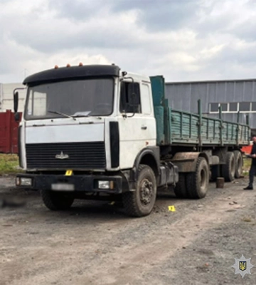 У Хмельницькому 57-річний чоловік загинув під колесами вантажівки - розпочато розслідування