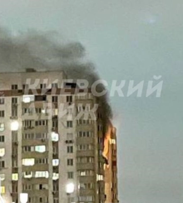 В Киеве вражеский дрон попал в жилой дом (обновлено)