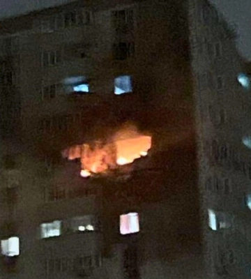 В Киеве эвакуировали более 100 жителей из-за атаки дрона на многоэтажку: видео с места