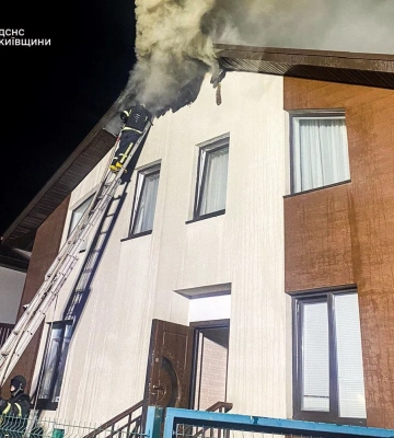 Нічна атака на Київщину: постраждала дитина, рятувальники ліквідують пожежі