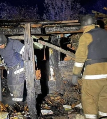 Унаслідок падіння уламків дронів на Житомирщині пошкоджена господарська будівля
