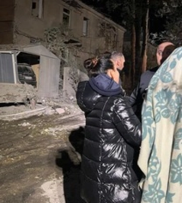 В Днепре российская ракета убила жену и дочь полицейского
