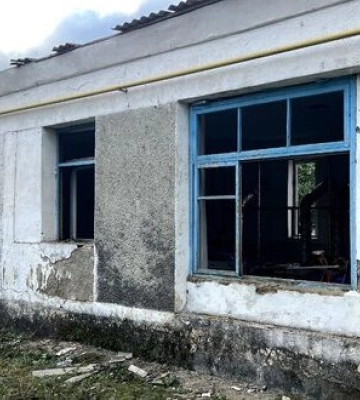 Унаслідок російської атаки частково відсутнє світло на Хмельниччині, пошкоджено будинки та готель