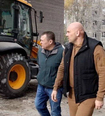 На місцях ударів росіян по Дніпру всю ніч працювали комунальники. Транспортне сполучення в районі просп. Яворницького відновлено, — Філатов