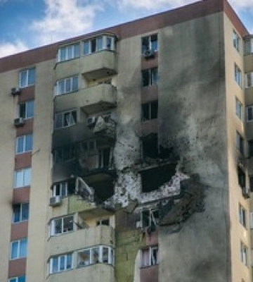 Появилось видео момента попадания &quot;шахеда&quot; в 25-этажку в Киеве