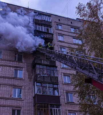 У Шостці гасили пожежу в дев’ятиповерхівці