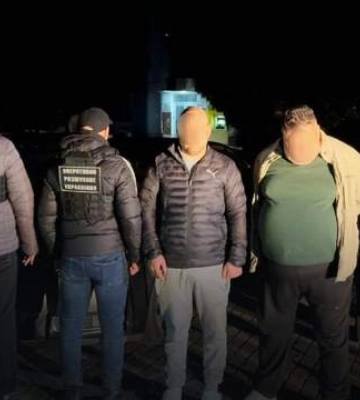 Застрибнути у потяг на ходу: на Закарпатті викрили незвичну схему переправки ухилянтів за кордон