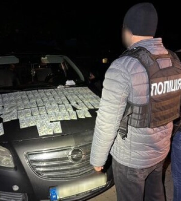 На Закарпатті ліквідували нову схему незаконного перетину чоловіками кордону: на ходу заскочити в поїзд. ФОТОрепортаж