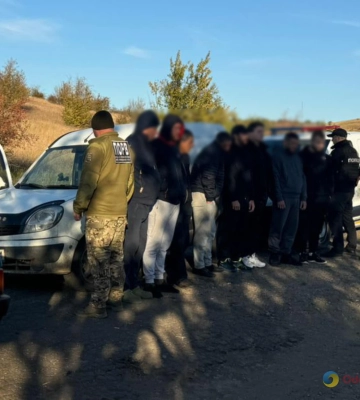 За 10 тисяч доларів до сусідньої Молдови: на Одещині прикордонники затримали чотирьох пособників та їхніх пасажирів