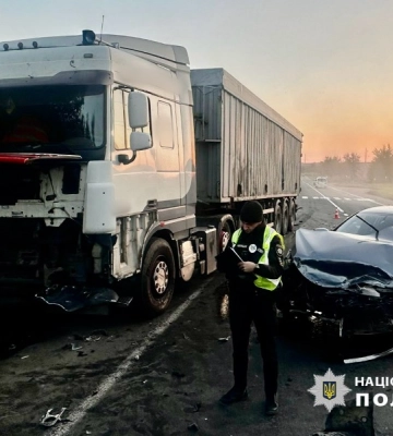 ДТП в Одеському районі: водій вантажівки здійснив зіткнення з легковим автомобілем