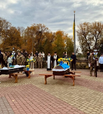 Нововолинськ віддав останню шану двом полеглим Героям