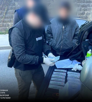 Во Львовской области задержали чиновника медцентра, который требовал взятку у военного за продолжение лечения