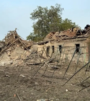 Російські загарбники вдарили по запорізькому селу: поранена жінка, пошкоджено будинок