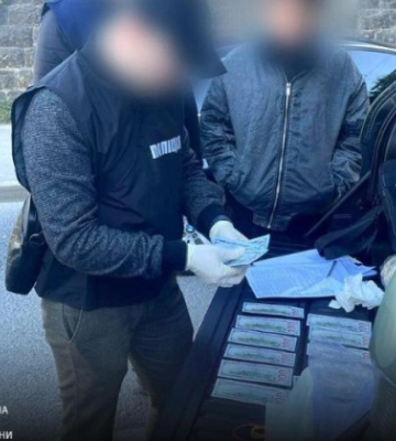На Львівщині затримали посадовця медцентру, який вимагав хабар у військового за продовження лікування