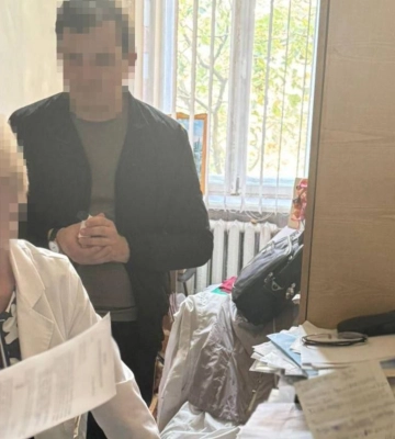 У львівській лікарні, де затримали на хабарі лікарку, звільнили керівницю