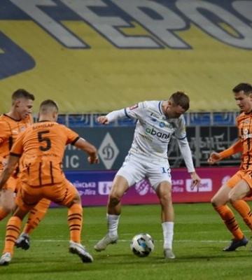 УПЛ. Динамо - Шахтер 1:1. Подарок от Крыськива