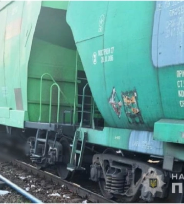 У Вінниці поліція встановлює обставини та причини загибелі чоловіка під колесами потяга
