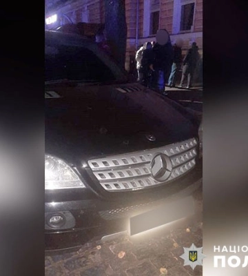 У Полтаві затримано молодика, який біля бару поранив людину з пістолету