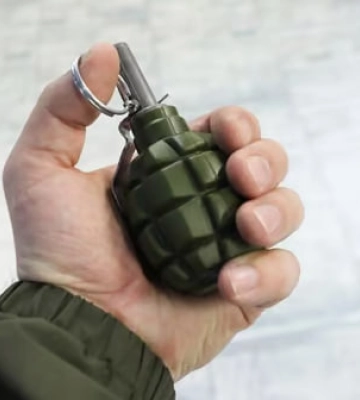 На Львівщині нетверезий водій погрожував патрульним гранатою (ВІДЕО)
