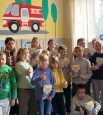 Чергове заняття у класі безпеки місцевої школи провели рятувальники Рахова