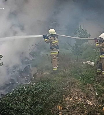 рф "Шахедами" вдарила по енергетиці в Сумській області, на Миколаївщині уламками пошкоджені 3 будинки й господарчі споруди (Відео)