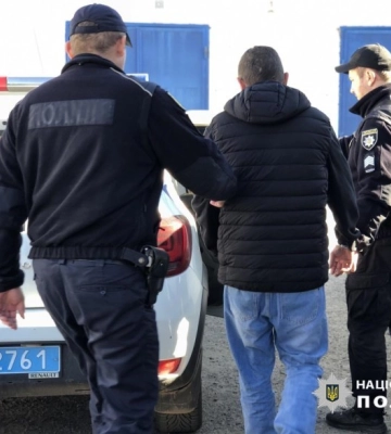 На Одещині прямо посеред вулиці пограбували літню жінку