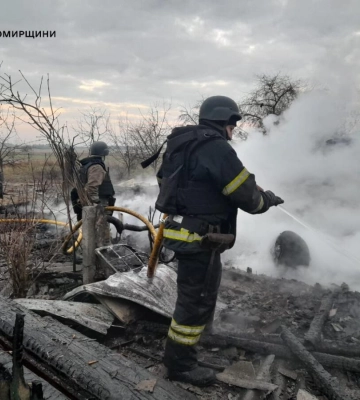 У Житомирському районі через падіння уламків ворожого безпілотника виникла пожежа