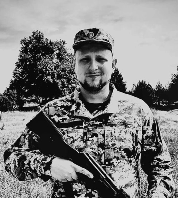 Черкасці провели в останню путь викладача, який загинув на війні