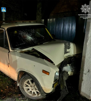 У Кропивницькому ВАЗ під кермуванням п'яного водія в'їхав в електроопору