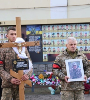 У Луцьку попрощалися із захисником України Віктором Калеником